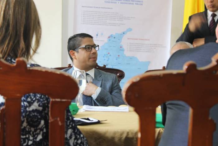 Rector Emilio Zapata en reunión de rectores en el Congreso