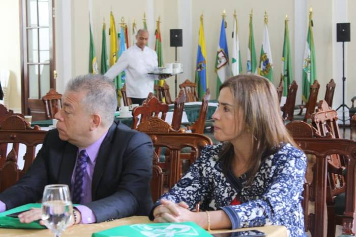 Rectora Blanca Echeverry en reunión de rectores en el Congreso Rectora Blanca Echeverry en reunión de rectores en el Congreso