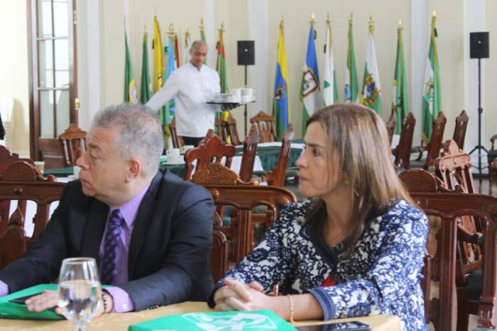 Rectora Blanca Echeverry en reunión de rectores en el Congreso