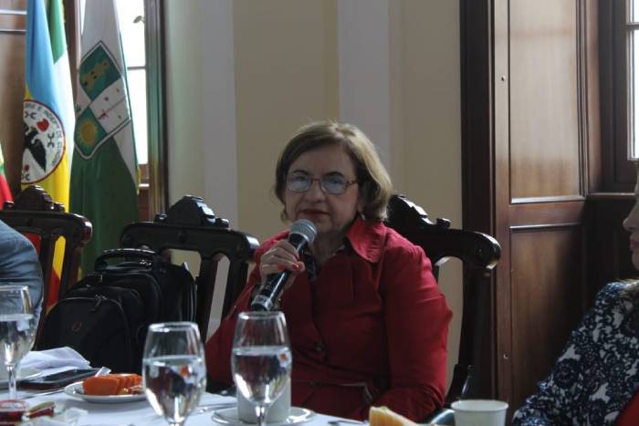 Vicerrectora Estela Barreto en desayuno en el Congreso