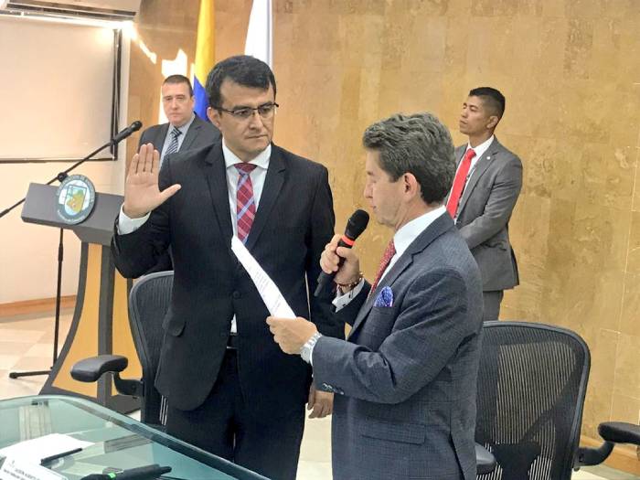 Ante el Gobernador de Antioquia, Luis Pérez Gutiérrez se posesiona el rector Jasson De la Rosa