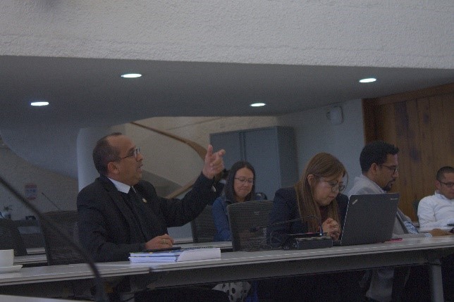 Rector Hno. José Gregorio Contreras interviniendo en reunión técnica