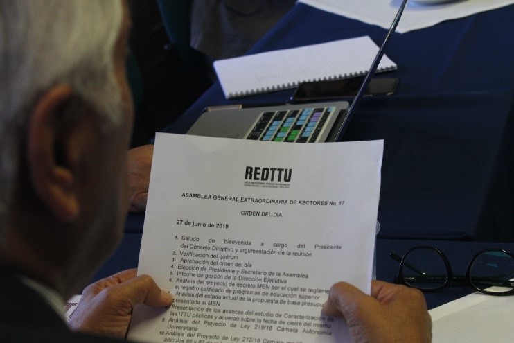 Lectura Orden del día Asamblea General Extraordinaria de Rectores REDTTU