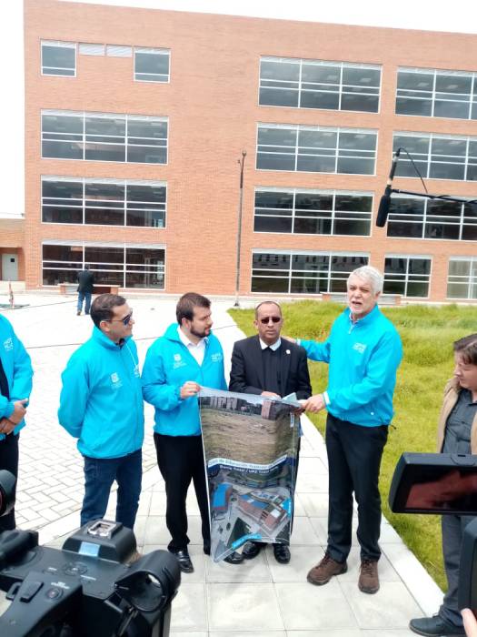 Rector Hno. José Gregorio Contreras y Alcalde de Bogotá Enrique Peñalosa en entrega de nuevos edificios en Kennedy Rector Hno. José Gregorio Contreras y Alcalde de Bogotá Enrique Peñalosa en entrega de nuevos edificios en Kennedy