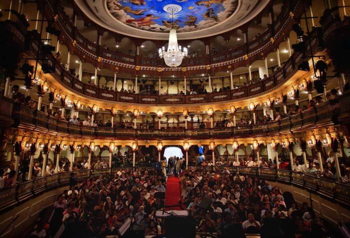 Teatro Adolfo Mejía estuvo totalmente lleno durante el concierto “Caribe Sublime” Teatro Adolfo Mejía estuvo totalmente lleno durante el concierto “Caribe Sublime”