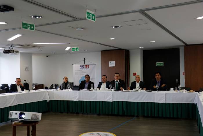 Consejo Directivo de Rectores REDTTU reunido en Bogotá