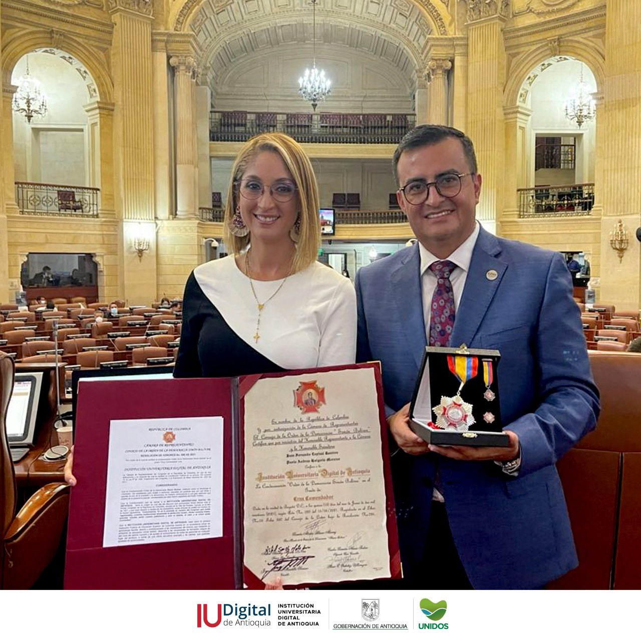 Presidente de la Camara de Representantes Jennifer Arias y rector de la IU Digital Jasson de la Rosa. Fotografía propiedad de la IU Digital de Antioquia