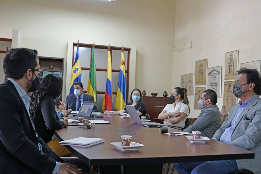 Mesa de trabajo Proyecto Agroindustrial ”Transformando al Cauca” en las instalaciones de UNIMAYOR. Fotografía de archivo, propiedad Departamento de Comunicaciones Unimayor