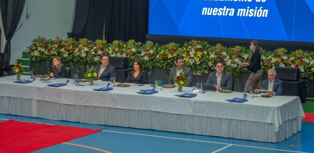 De izquierda a derecha: Monica Ospina, directora general ICFES, Gustavo Rubio, rector ITA y presidente REDTTU, María Victoria Angulo, ministra de educación nacional, Leonardo García, rector TdeA y vicepresidente REDTTU, Maximiliano Gómez, viceministro de educación superior y Felipe Ortíz director ejecutivo REDTTU.