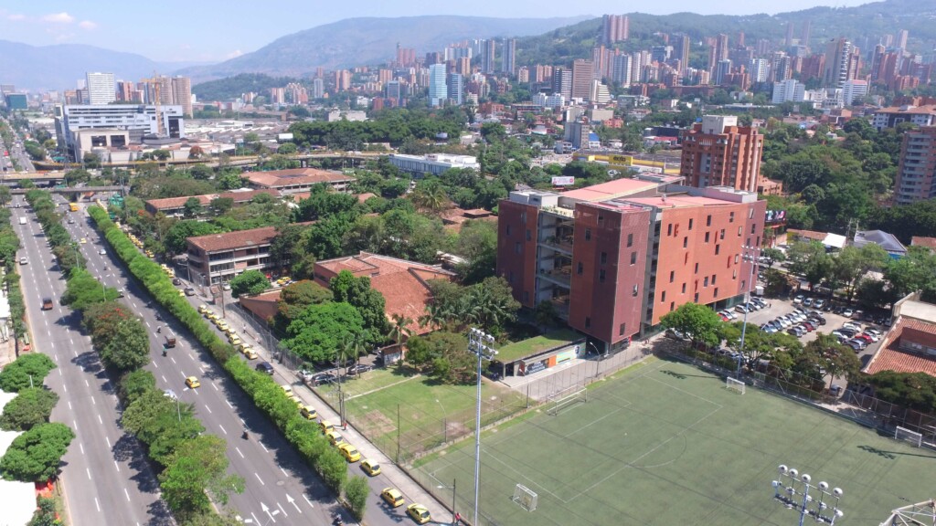 Sede principal en Medellín de la Institución Universitaria Politécnico Jaime Isaza Cadavid