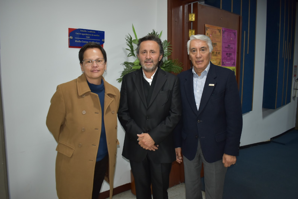 Der a Izq. Deidamia García Subsecretaria de integración de la Secretaría de Educación de Bogotá, Felipe Ortiz, director ejecutivo REDTTU, y César Sánchez director de Fundesuperior. Fotografía propiedad del Dpto. de Comunicaciones REDTTU Der a Izq. Deidamia García Subsecretaria de integración de la Secretaría de Educación de Bogotá, Felipe Ortiz, director ejecutivo REDTTU, y César Sánchez director de Fundesuperior. Fotografía propiedad del Dpto. de Comunicaciones REDTTU
