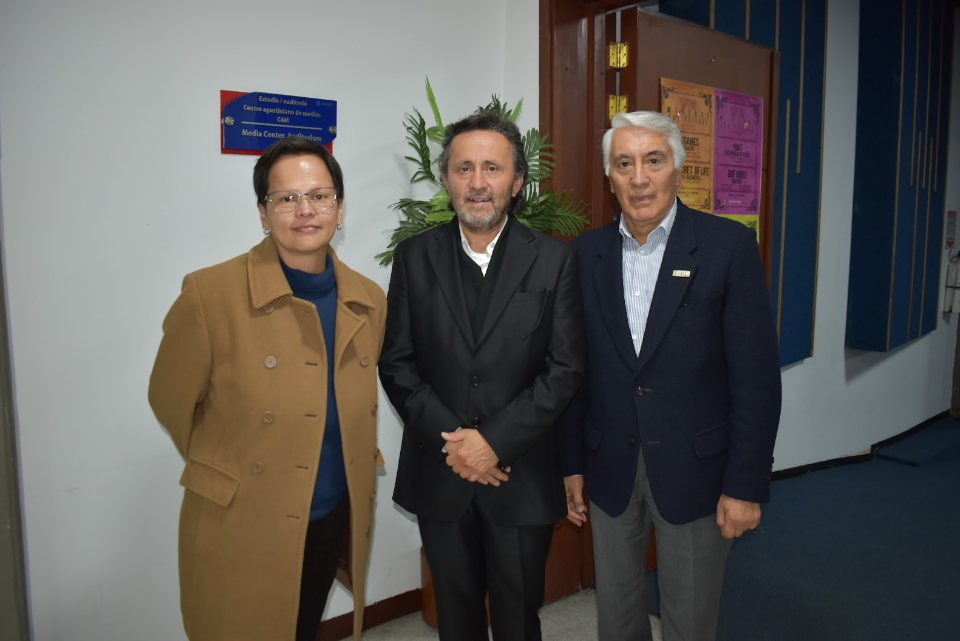 Der a Izq. Deidamia García Subsecretaria de integración de la Secretaría de Educación de Bogotá, Felipe Ortiz, director ejecutivo REDTTU, y César Sánchez director de Fundesuperior. Fotografía propiedad del Dpto. de Comunicaciones REDTTU