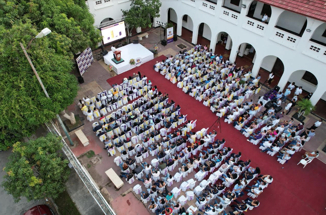 Participantes y espectadores comprometidos se reúnen en uno de los foros organizados por Infotep para dialogar sobre las propuestas de los candidatos a la Alcaldía y Gobernación.