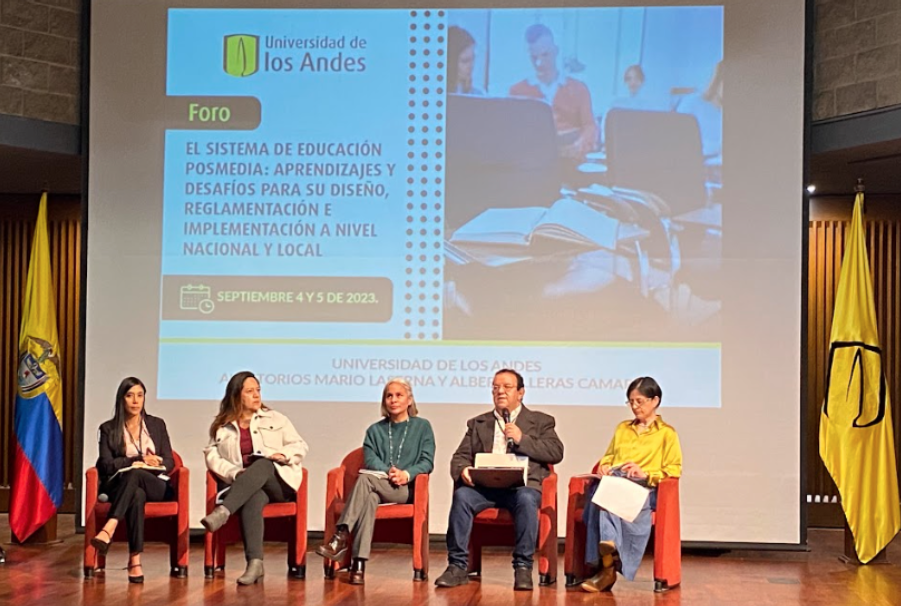 En la Fotografía: Ligia Carrero, Coordinadora de Formación para el Trabajo MinTrabajo; Natalia Ariza, Directora de Educación TyT - Uniandes; María Paola Sevilla, Académica Facultad de Educación de la Universidad Católica de Chile; Gustavo Rubio Lozano, Rector del ITA de Buga y Presidente de la REDTTU; y Claudia López Duarte, Coordinadora Nacional de Formación Profesional y Política Pública en la OIT Colombia.