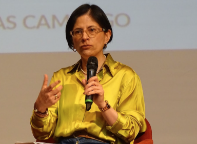 En la Fotografía: participantes del panel: “Situación y evolución de la Educación TyT en Colombia y en el mundo” en el marco del Foro de Educación Posmedia de UniAndes