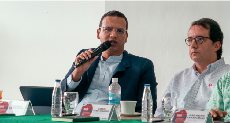 En la fotografía: Leonardo Garcia Botero, rector TdeA y Gabriel Rueda, director ejecutivo de la RedTTU. Fotografía propiedad del dpto. de Comunicaciones TdeA