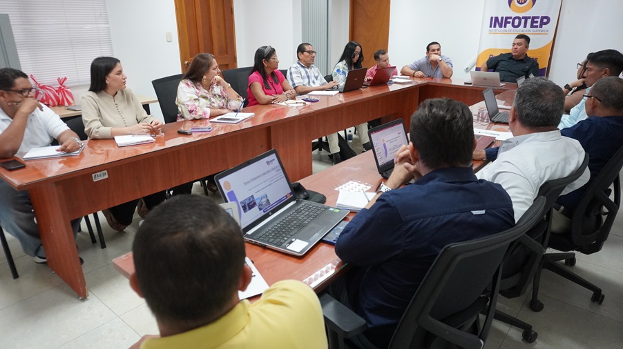 Consejo Directivo del Infotep HVG Fotografía propiedad del dpto de comunicaciones Infotep HVG