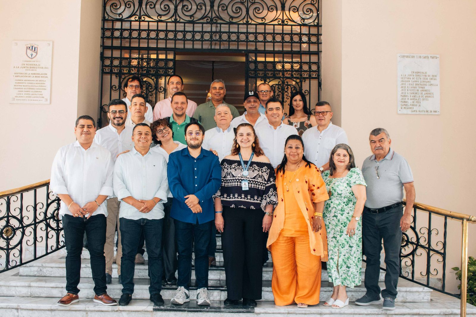 Rectores de las 33 instituciones públicas afiliadas a la REDTTU durante la Asamblea Ordinaria en Santa Marta, donde se discutieron los avances en inteligencia artificial y transformación digital en la educación superior. Crédito: Oficina de Comunicaciones de la IUSM, anfitriona de la sesión